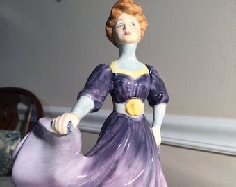 Royal Doulton Hn Reverie Porcelain Figurine Designed By M Davies