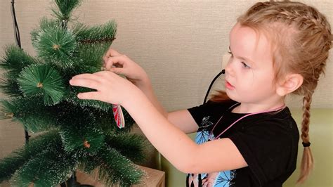 Алиса готовится к новому году🎄😁 - YouTube
