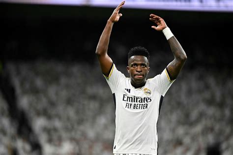 Valencia x Real Madrid é interrompido por racismo contra Vinicius