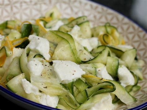 Zitroniger Zucchini Mozzarella Salat Von Toniriel Chefkoch