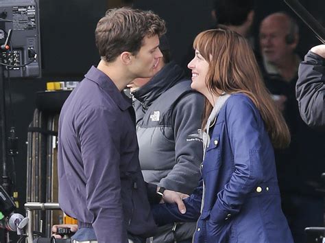 Fifty Shades Of Grey Pas Assez Hot Jamie Dornan Et Dakota Johnson Ont Dû Retourner Des Scènes