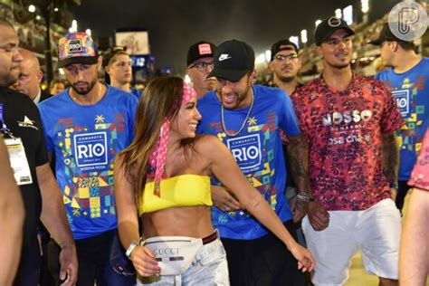 Foto Neymar Foi Flagrado Dando Beijo Em Anitta No Mesmo Camarote Em