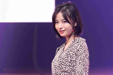 Suzu Hirose Becomes A Hot Topic Over Stunning Pictures