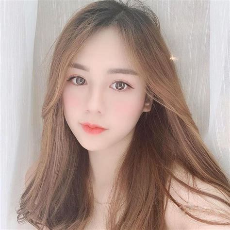 Hot girl có gương mặt búp bê được báo Trung hết lời khen là ai Người đẹp Việt Giải Trí