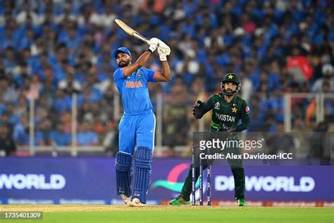 Shreyas Iyer Of India Hits A Six During The Icc Men S Cricket World Nachrichtenfoto Getty