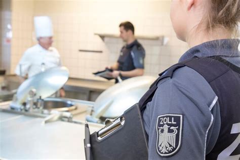 Zoll Kontrolliert Restaurant In Ahaus Mitarbeiter Ohne