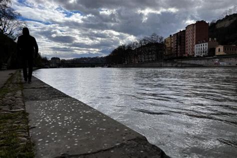 Tempête Aline Lyon en alerte orange des vents violents jusqu à 100 km h