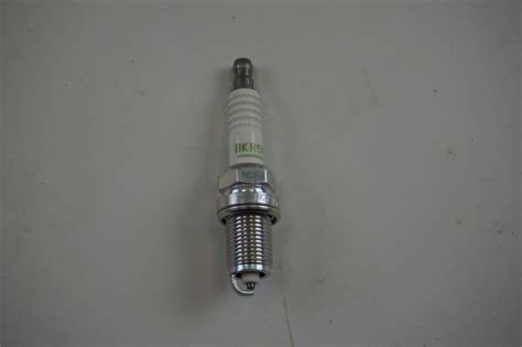 NGK V POWER BKR5EYA SPARK PLUGS PACK OF 4 #2087 NOS | Factory OEM Parts