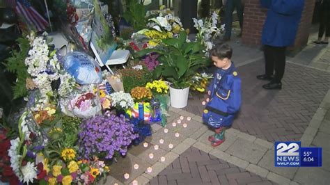 Vigil Held For Fallen Hartford Police Officer Wwlp