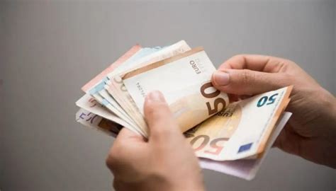 Square Dz Prix du dinar sur le marché noir lundi 2 octobre 2023