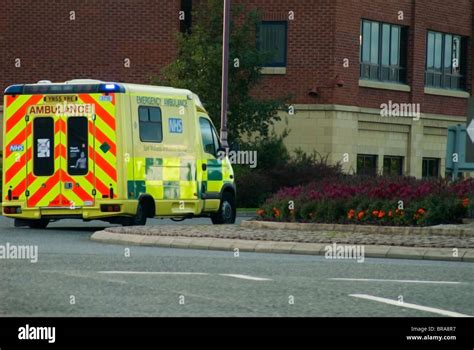 Ambulance Uk Hi Res Stock Photography And Images Alamy