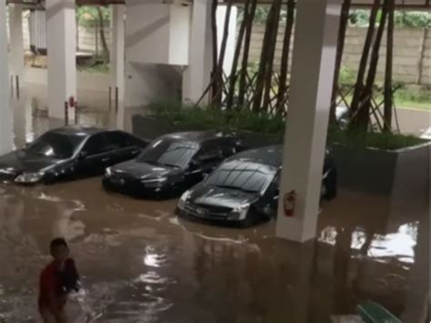 Viral Parkiran Basement Apartemen Di Tangerang Banjir Puluhan Mobil