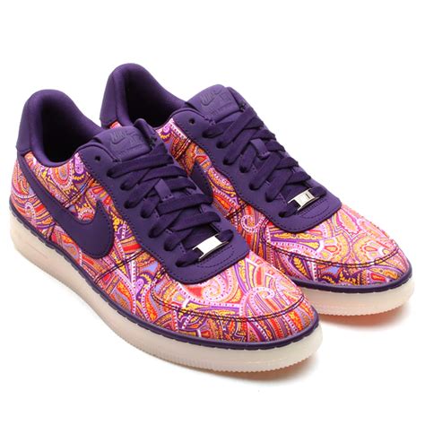 Multicolored splatter print sneakers from Nike | SOLETOPIA