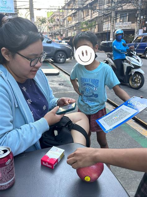 Street Kids “Cashless Begging” Using QR Code in Manila Goes Viral