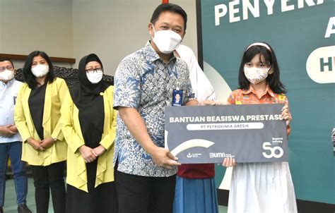 Tingkatkan Kualitas Pendidikan Petrokimia Gresik Berikan Paket