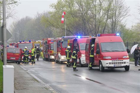 Grafschaft Gelsdorf Feuerwehr im Großeinsatz bei Firma Medentis