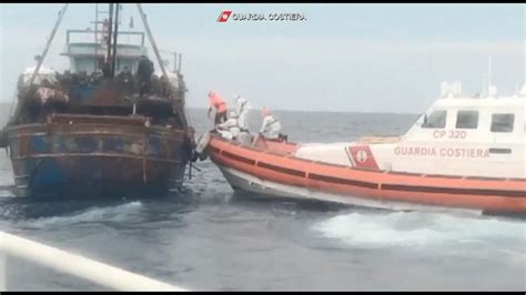 Video Influx of migrants to Italy continues - ABC News