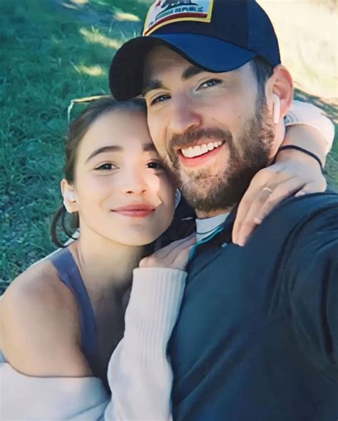 Caras Chris Evans Quebra Sil Ncio Sobre Casamento Alba Baptista