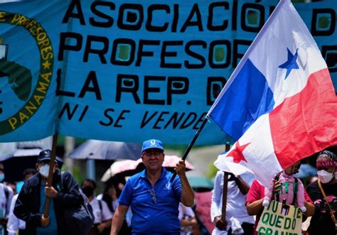 Multitudinaria protesta en Panamá exige derogación de contrato minero