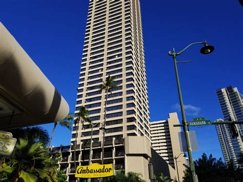 Detailed review & photos “Holiday Inn Express Waikiki” – Fish&Tips