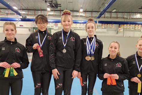 Deux Gymnastes Du Club Lenvol Se Couvrent Dor Le Haute C Te Nord