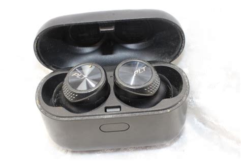 PLT Bluetooth Wireless Earbuds With Charging Case | Property Room