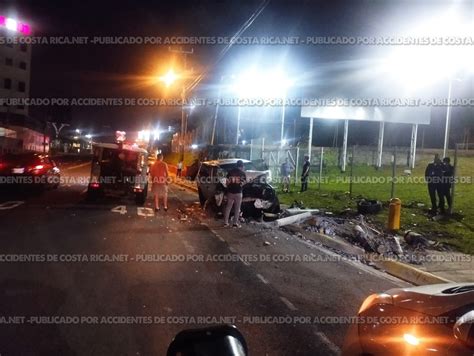 Accidente De Tránsito En Heredia Choque Contra Poste Por Exceso De