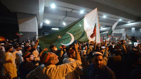 Pakistanis Hold Rare Protests In Dubai Doha In Support Of Imran Khan