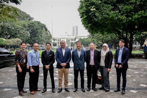 FEU welcomes Brunei health minister in nursing school visit : r/nasikatok