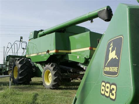 Deere Posts 17 Pct Profit Spike Beats Expectations CBS News