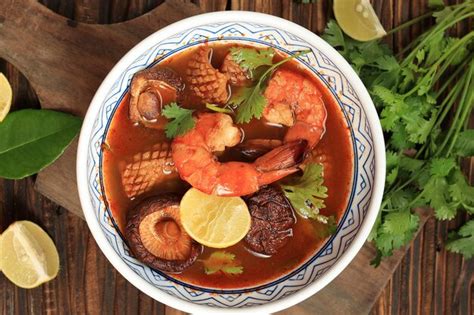 La Sopa Picante De Camarones Y Mariscos Tom Yam Kung Es Una Popular