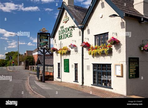 Stockton heath london bridge inn hi-res stock photography and images ...