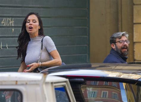 Antonella Mosetti Completamente Nuda Sui Social Che Ventaglio Di Foto Hot