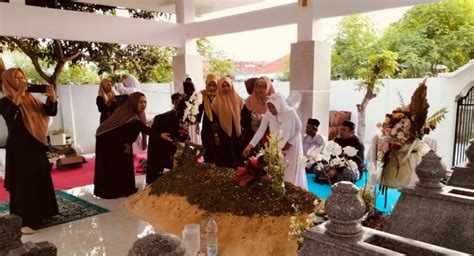 Icha Lovers Peduli Ziarah Ke Makam Alm Hj Mimin Dan Santuni Anak