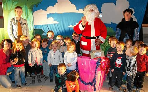 École Le Père Noël rend visite aux enfants Le Télégramme