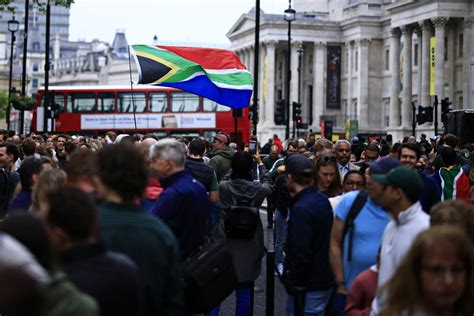 South Africans Descend On London For Momentous Vote