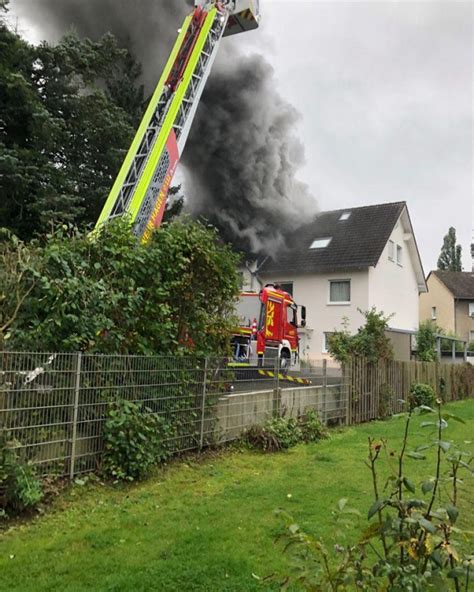 Brand In Einem Mehrfamilienhaus Drei Personen Leicht Verletzt