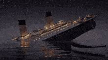 Hay Alguien Con Vida Por Aqui GIF - Titanic Hay Alguien - Discover & Share GIFs