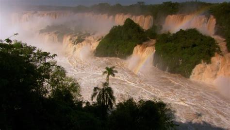 How raising water of the Iguacu River forms into South America's ...