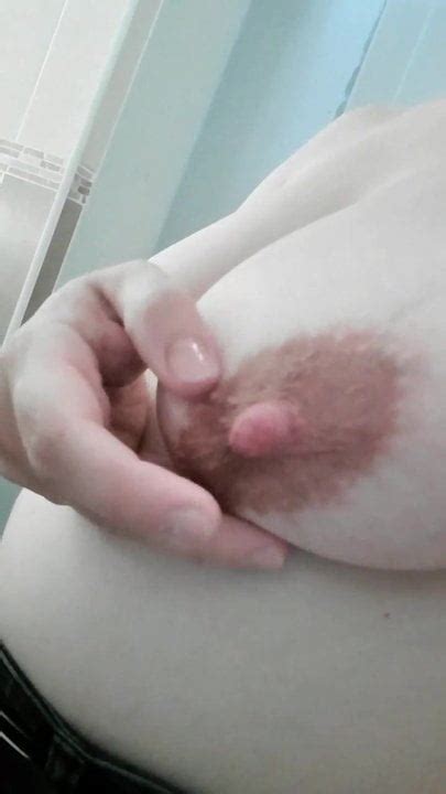 Elle Joue Avec Ses Seins Free HD Porn Video B XHamster