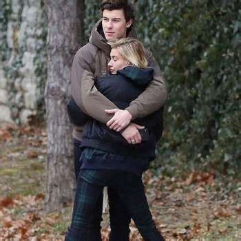 Shawn Mendes e Hailey Baldwin são flagrados em clima de romance veja