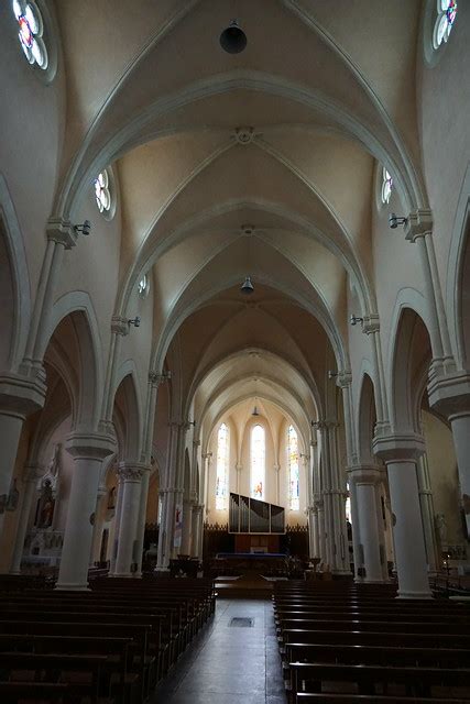 Eglise Saint Jean Baptiste Boën sur Lignon Vue intérieure a photo