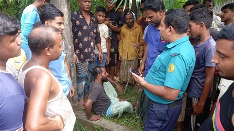 সেই গরু চুর কে পুলিশের কাছে হস্তান্তর দিন দুপুরে গাড়ি নিয়ে গরু চুরি