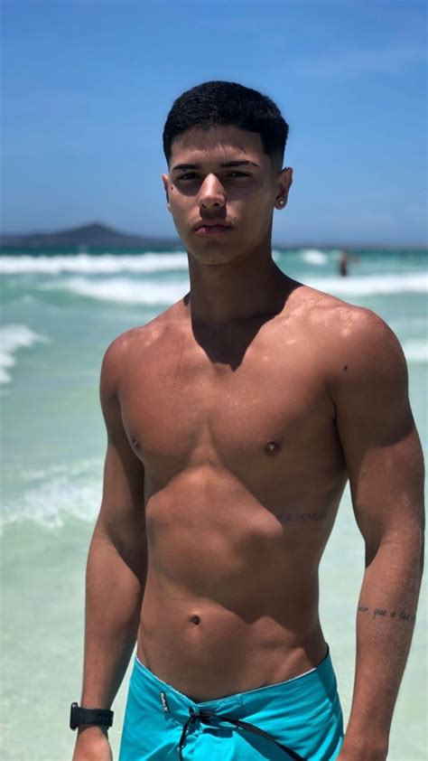 Pin di ᴍɪᴄᴀ su BOYS² Uomini attraenti Uomini Ragazzi gay