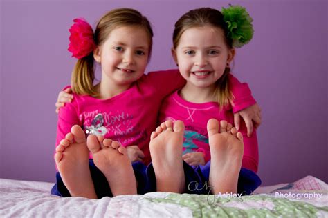 Best Friends Sweet Girls Little Feet