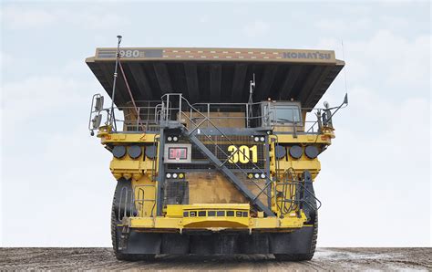 Massive Autonomous Komatsu Truck Begins Work In Canadas Oil Sands