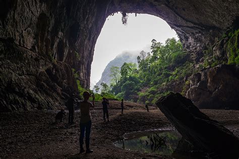 Hang En Cave - Camping Inside The World's 3rd Largest Cave