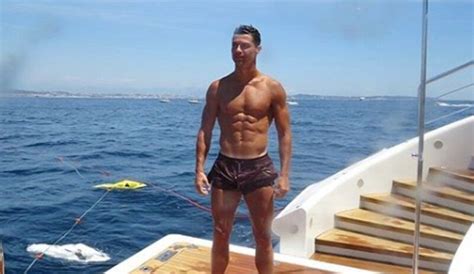 La Ltima Foto Veraniega De Cristiano Provoca Una Oleada De Memes Chic