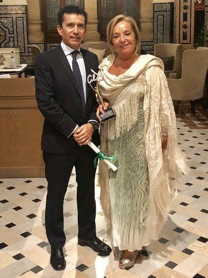 La Cl Nica Del Dr Cuevas Y La Dra Queipo Recibe El Premio Andaluz A