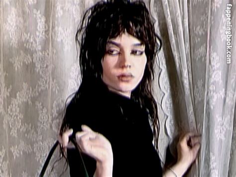 Sophie Thatcher Nude OnlyFans Leaks Fappening FappeningBook